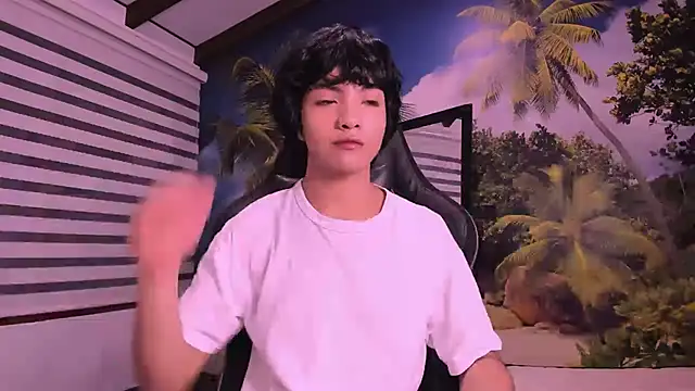 AllanYong18 online show from February 2025 04:09:02 AM