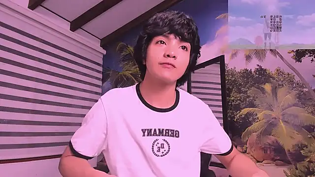 AllanYong18 online show from February 2025 07:12:01 AM