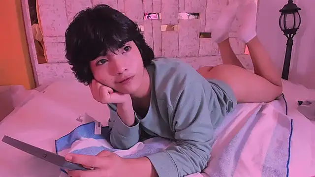 AllanYong18 online show from March 2025 08:34:02 AM