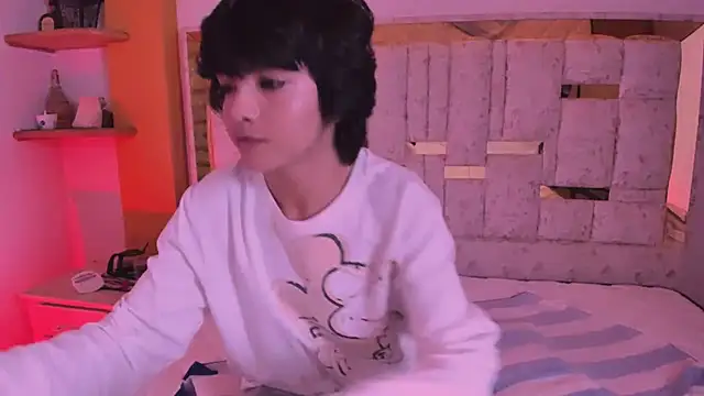 AllanYong18 online show from March 2025 05:10:02 AM