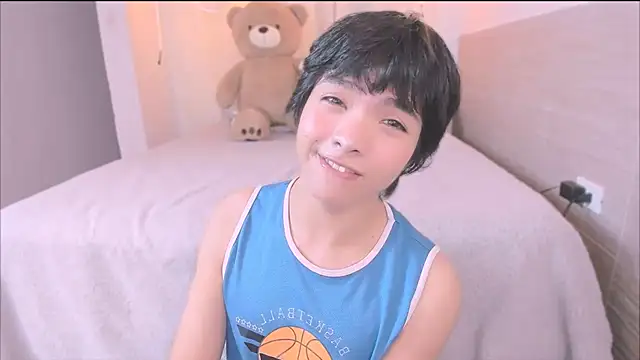 AllanYong18 online show from September 2025 10:58:02 AM