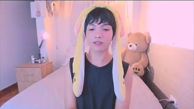 AllanYong18 online show from October 2025 04:34:01 AM