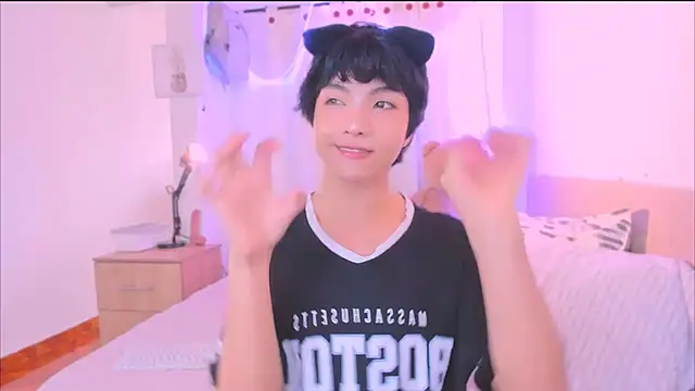 AllanYong18 online show from November 2025 03:14:02 PM