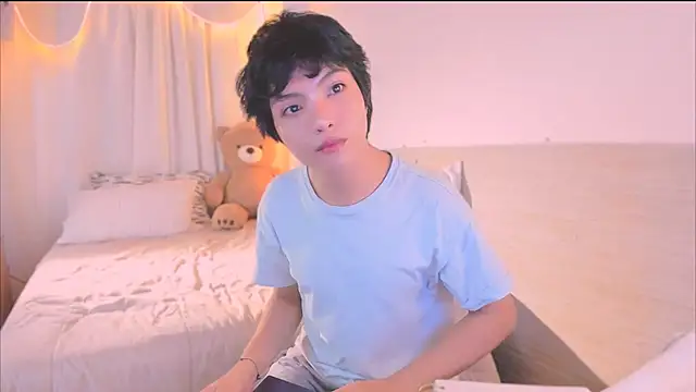 AllanYong18 online show from November 2025 02:55:01 AM