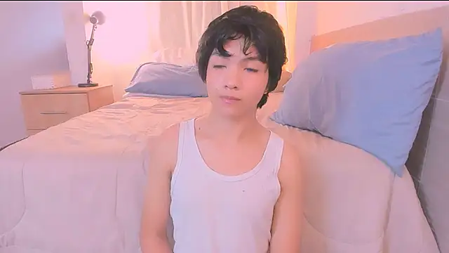 AllanYong18 online show from December 2025 12:14:02 PM