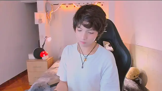 AllanYong18 online show from April 2026 07:47:02 AM