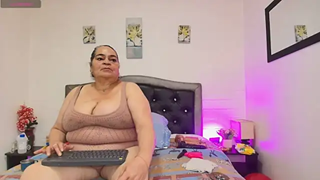 Snapshot of VickyBoobss chatting on May 2026 12:45:02 PM VickyBoobss online show from May 2026 12:45:02 PM