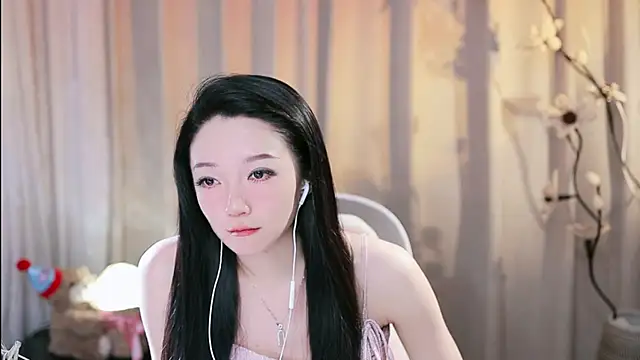 Snapshot of Zoe-99 chatting on June 2026 02:33:01 PM Zoe-99 online show from June 2026 02:33:01 PM
