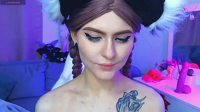 Emily  Mooree online show from February 2025 10:58:02 AM