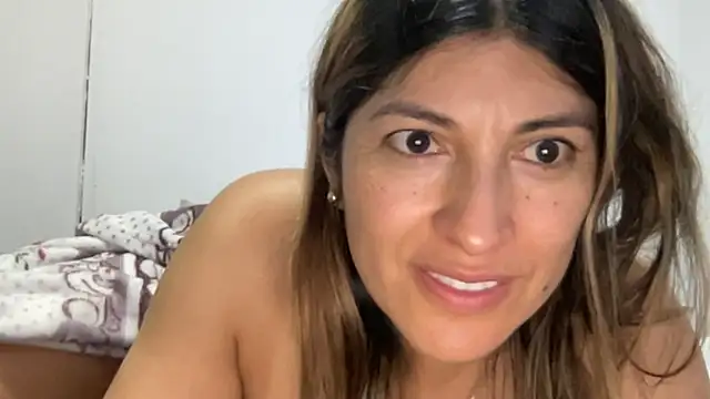 LunaBeya online show from October 2025 12:38:02 PM