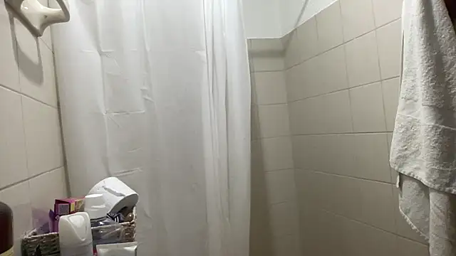 LunaBeya online show from November 2025 11:05:02 PM