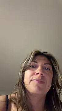 Snapshot of LunaBeya chatting on April 2026 04:21:01 AM LunaBeya online show from April 2026 04:21:01 AM