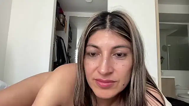 Snapshot of LunaBeya chatting on April 2026 02:33:02 PM LunaBeya online show from April 2026 02:33:02 PM