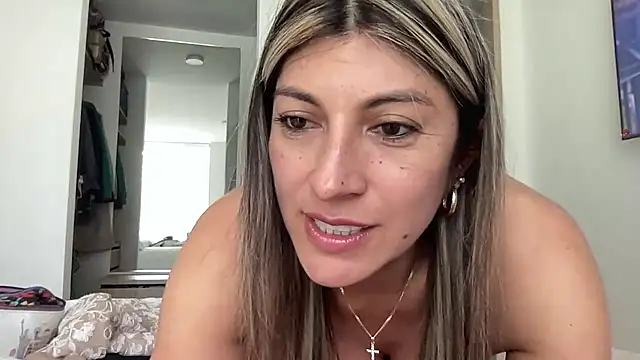 Snapshot of LunaBeya chatting on June 2026 02:33:01 PM LunaBeya online show from June 2026 02:33:01 PM