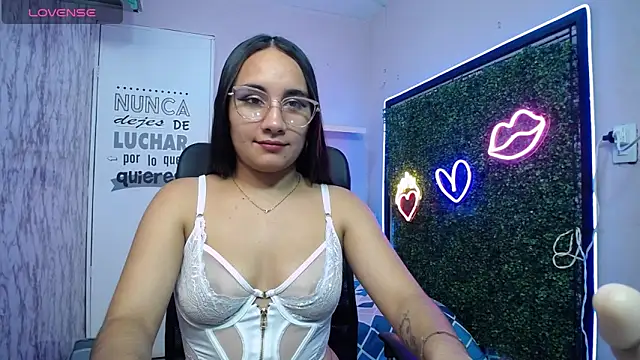 Snapshot of Maylin_horny19 chatting on May 2026 03:13:01 AM Maylin horny19 online show from May 2026 03:13:01 AM