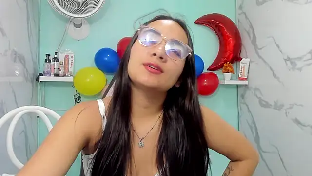 Snapshot of Maylin_horny19 chatting on June 2026 03:18:02 AM Maylin horny19 online show from June 2026 03:18:02 AM