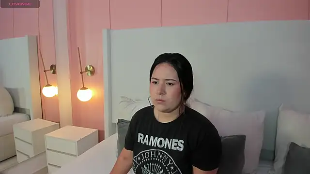 zoes milee online show from October 2025 11:17:01 AM