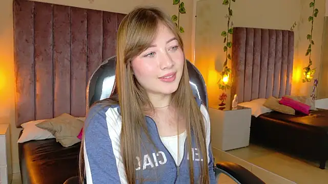 Dahlia Rousse online show from February 2026 07:35:01 AM