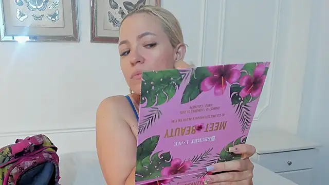 Cristal Bons online show from February 2025 08:18:01 PM