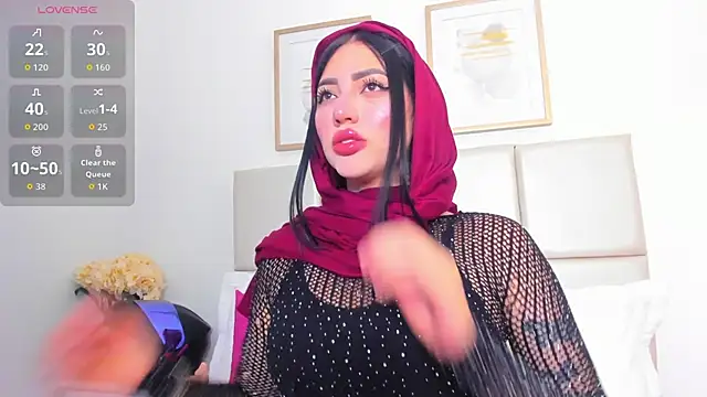 taylorsmiiith  online show from April 2026 07:42:01 PM
