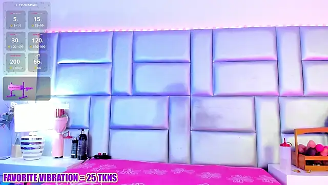 LovelyNickii online show from April 2026 07:07:02 PM