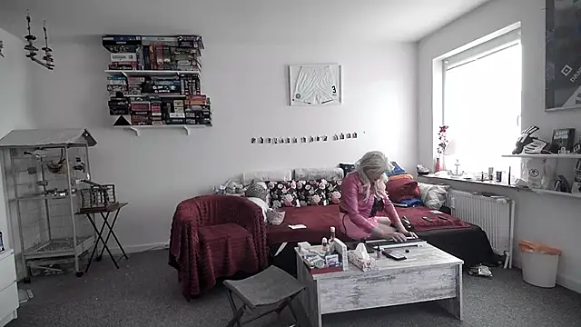 Snapshot of CDHannahSub chatting on June 2026 06:29:01 AM CDHannahSub online show from June 2026 06:29:01 AM