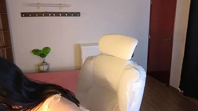 Renaxi Smith online show from March 2026 07:52:01 PM