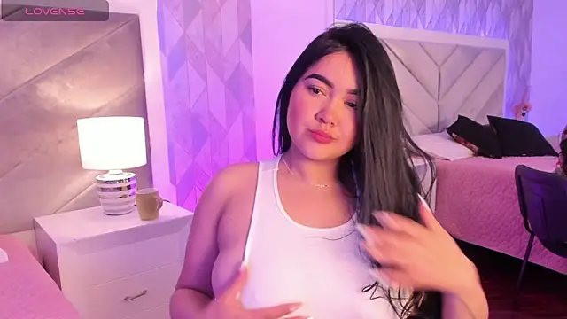 Snapshot of Sara__collins__ chatting on January 2025 12:26:02 PM Sara  collins   online show from January 2025 12:26:02 PM