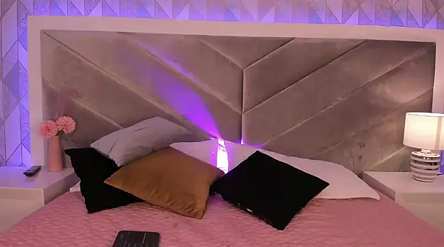 Snapshot of Sara__collins__ chatting on February 2025 04:50:01 PM Sara  collins   online show from February 2025 04:50:01 PM