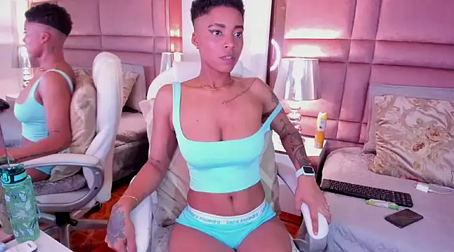 LuciaWallace online show from February 2025 03:42:01 AM