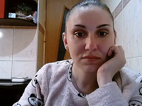 Yuliia30 online show from April 2026 07:18:01 PM
