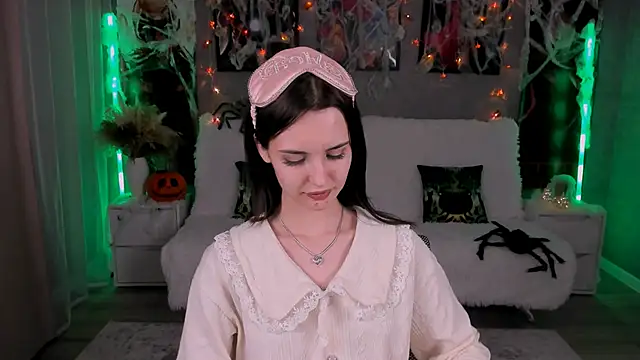 SamanthaaaWalker online show from October 2025 08:28:01 PM