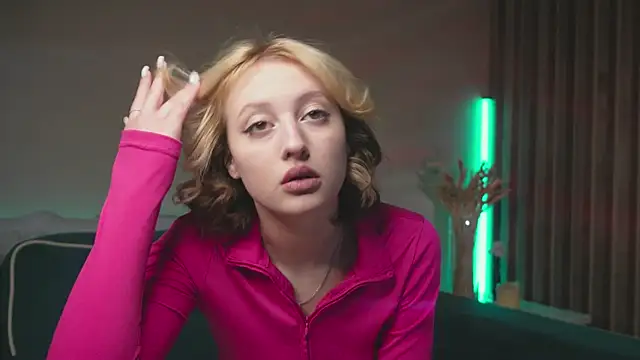 milasmiu online show from February 2025 03:05:01 PM