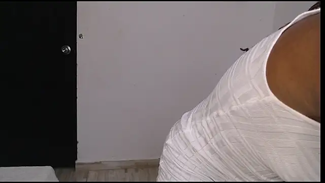 avis lara online show from March 2026 08:20:01 PM