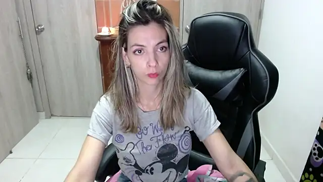 Princezzlove3 online show from February 2025 02:06:02 AM