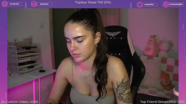 NaomiiMoon online show from October 2025 07:09:02 PM