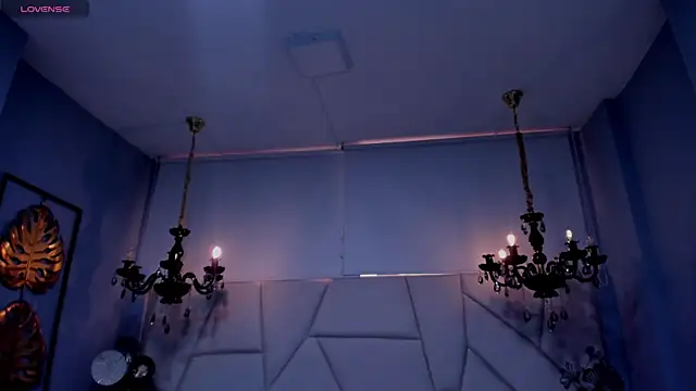 Aitana Hilton  online show from December 2025 01:17:02 PM