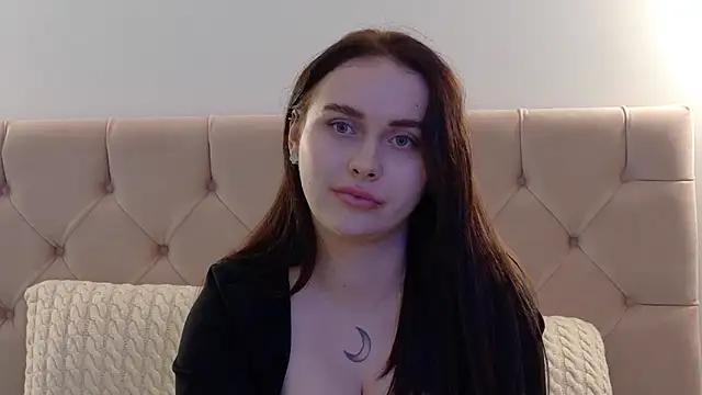 Snapshot of Lilliana_Moon chatting on January 2025 04:49:02 PM Lilliana Moon online show from January 2025 04:49:02 PM