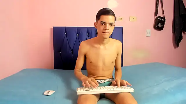 Latinos 2001 online show from January 2026 01:15:02 PM