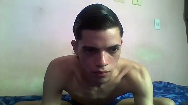 Latinos 2001 online show from April 2026 08:39:01 PM