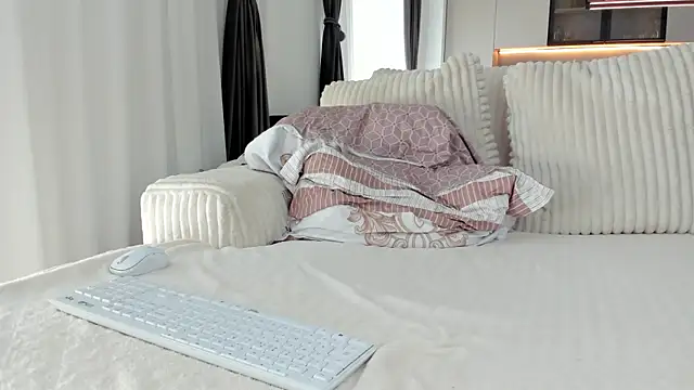 Saradiamond1 online show from September 2025 09:11:02 AM