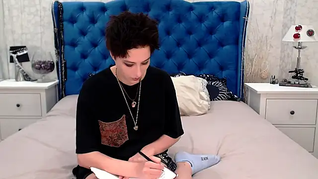 Snapshot of via_mayer_ chatting on July 2026 04:44:01 PM via mayer online show from July 2026 04:44:01 PM