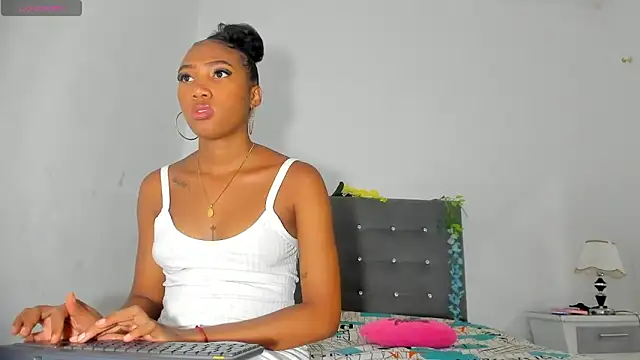 NoaBrowm online show from September 2025 10:01:02 PM