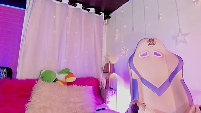 Snapshot of emma_soffia_ chatting on February 2025 12:09:01 AM emma soffia  online show from February 2025 12:09:01 AM