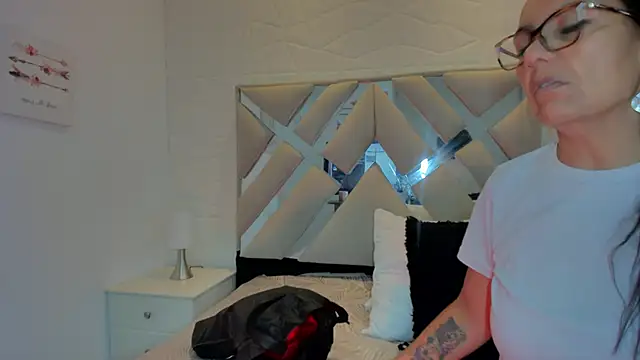 raquell moore online show from March 2025 08:19:02 AM