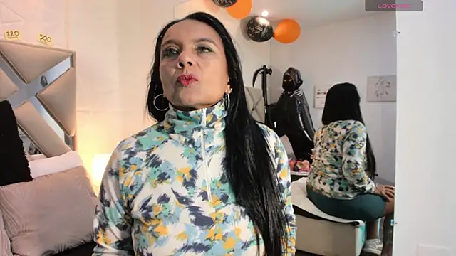 raquell moore online show from October 2025 12:04:02 PM