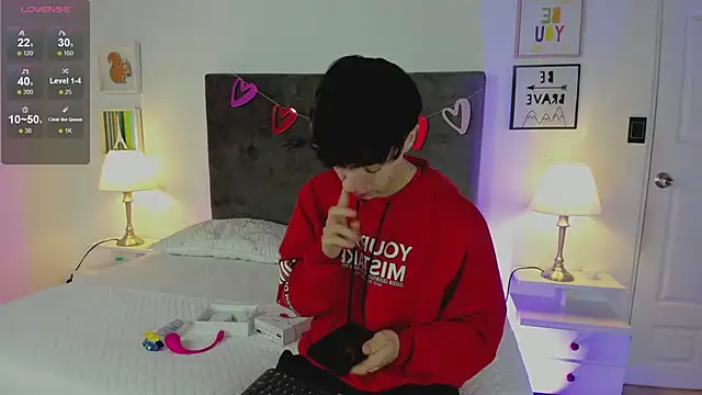 Snapshot of ethan_and_ava chatting on February 2025 01:36:01 PM ethan and ava online show from February 2025 01:36:01 PM