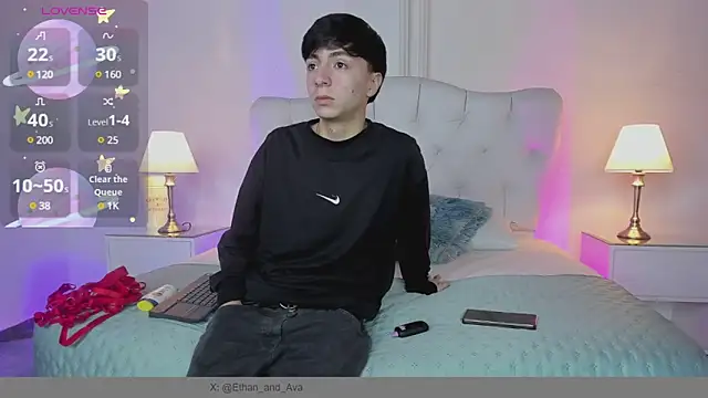 Snapshot of ethan_and_ava chatting on March 2025 01:53:01 PM ethan and ava online show from March 2025 01:53:01 PM