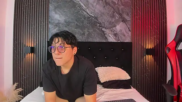 vanilla hot online show from February 2025 07:30:02 PM