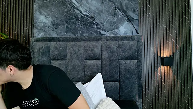 vanilla hot online show from November 2025 07:07:02 PM